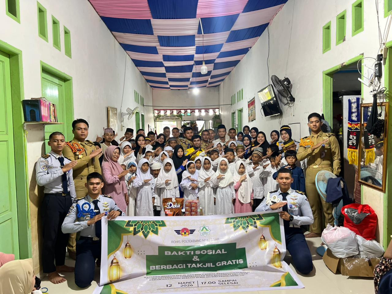Bakti Sosial dan Berbagi Takjil bersama Taruna Taruni Poltekbang Makassar